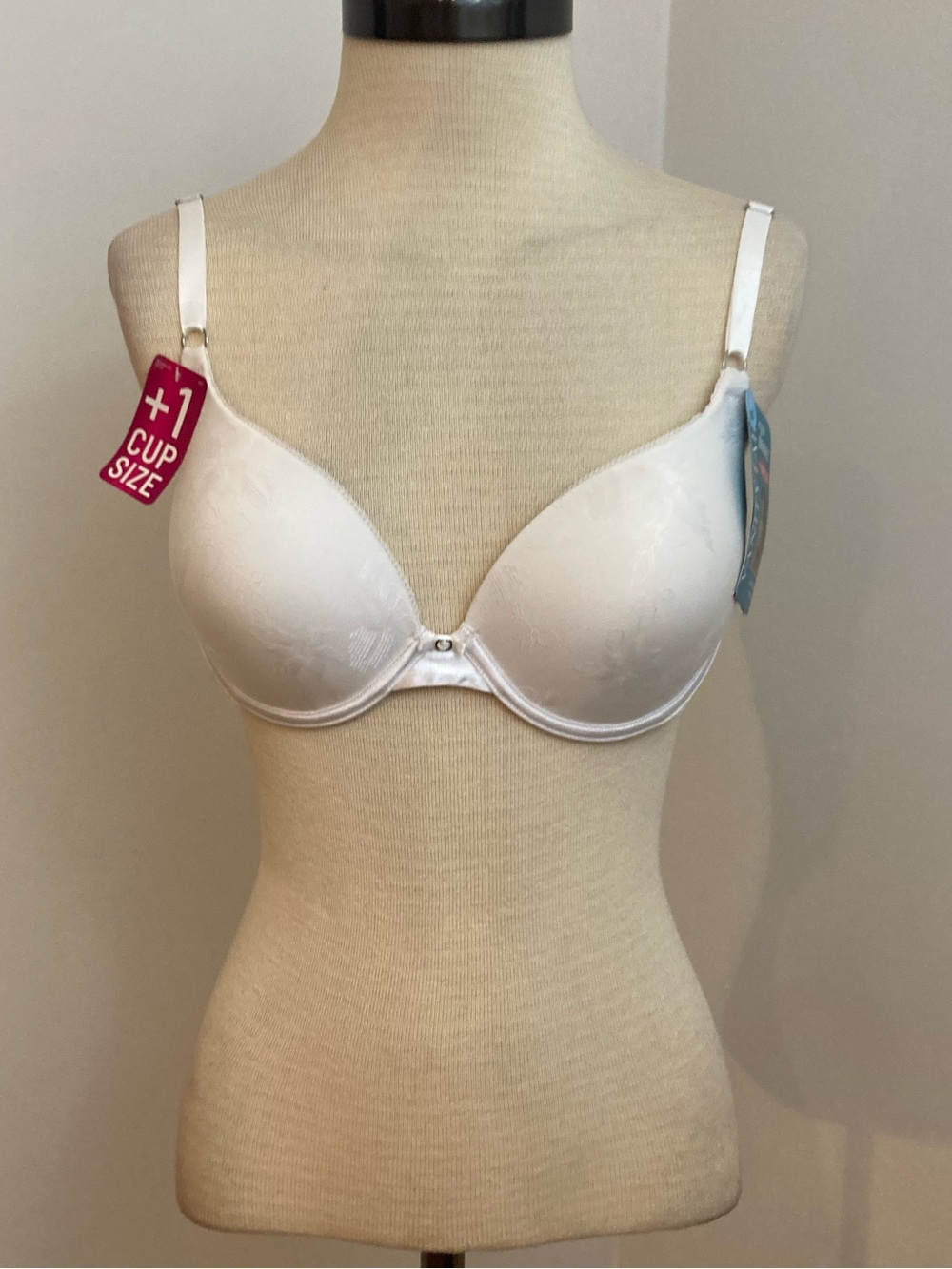 10-1 NWT Vanity Fair Ego Boost +1 Cup Size Convertible Push-Up Bra 36C White